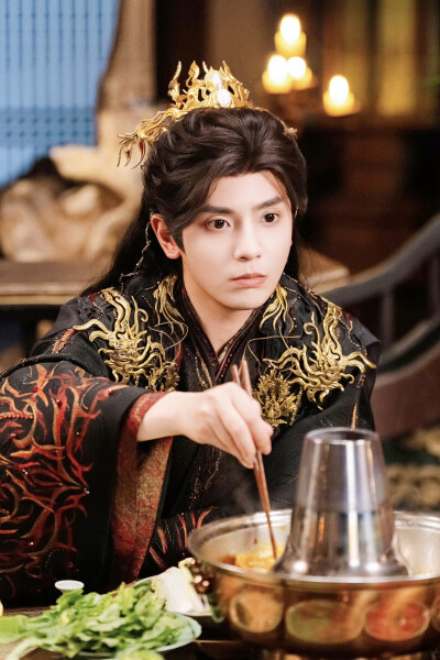 成何体统 夏侯澹