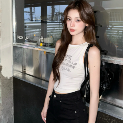 女