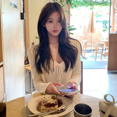 女
