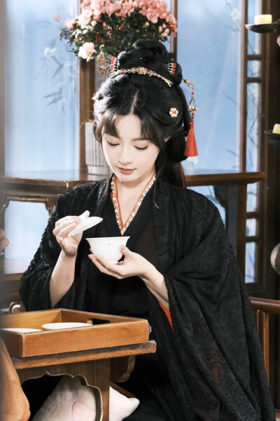 谋卿骨 冯清岁