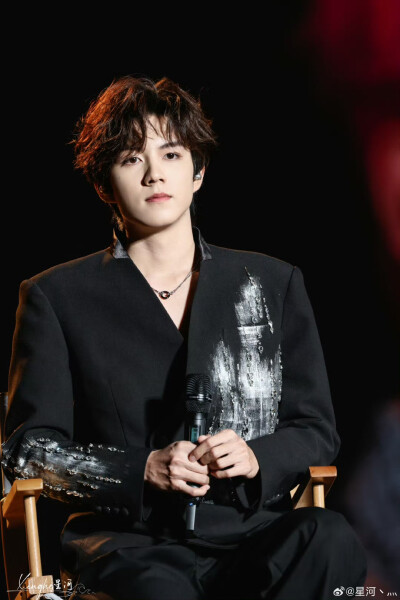 cr.星河丶灬