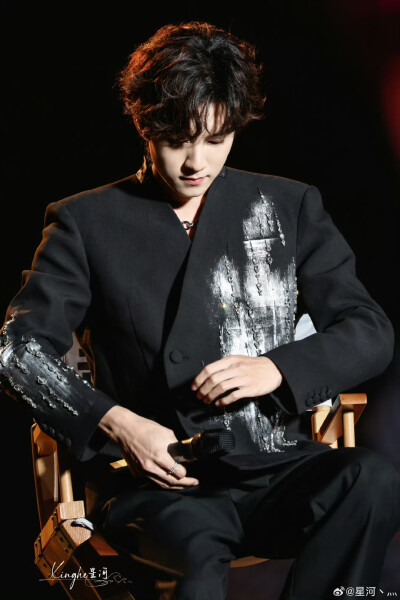 cr.星河丶灬