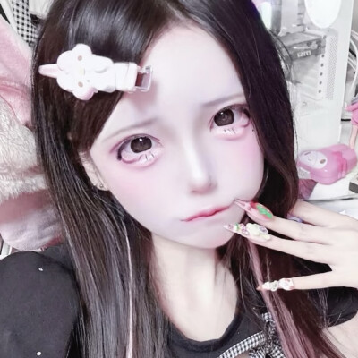 镜中的自己偶尔红妆