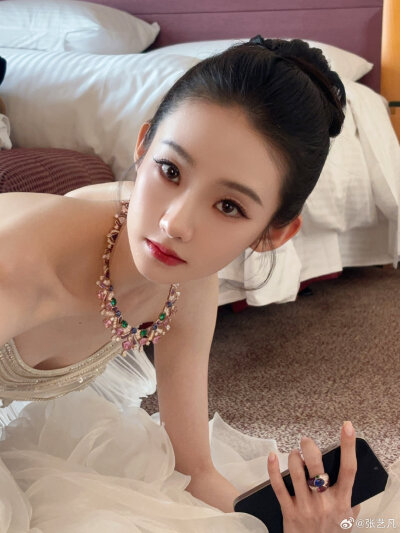 张艺凡
