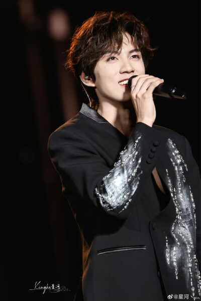 cr.星河丶灬