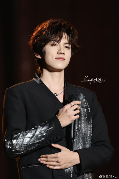 cr.星河丶灬