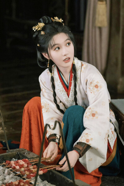桃花映江山 向清影