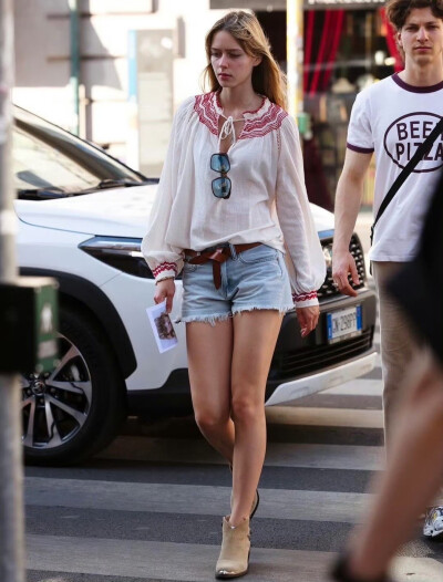 BY爱喝可乐的古娜小姐