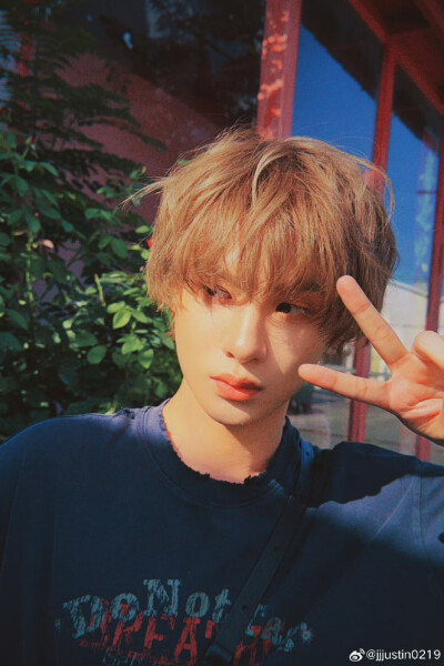 黄明昊