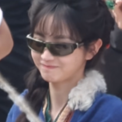 墨镜薇