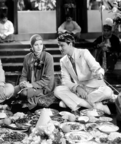 1929年，葛丽泰·嘉宝在电影《野兰花》幕后剧照