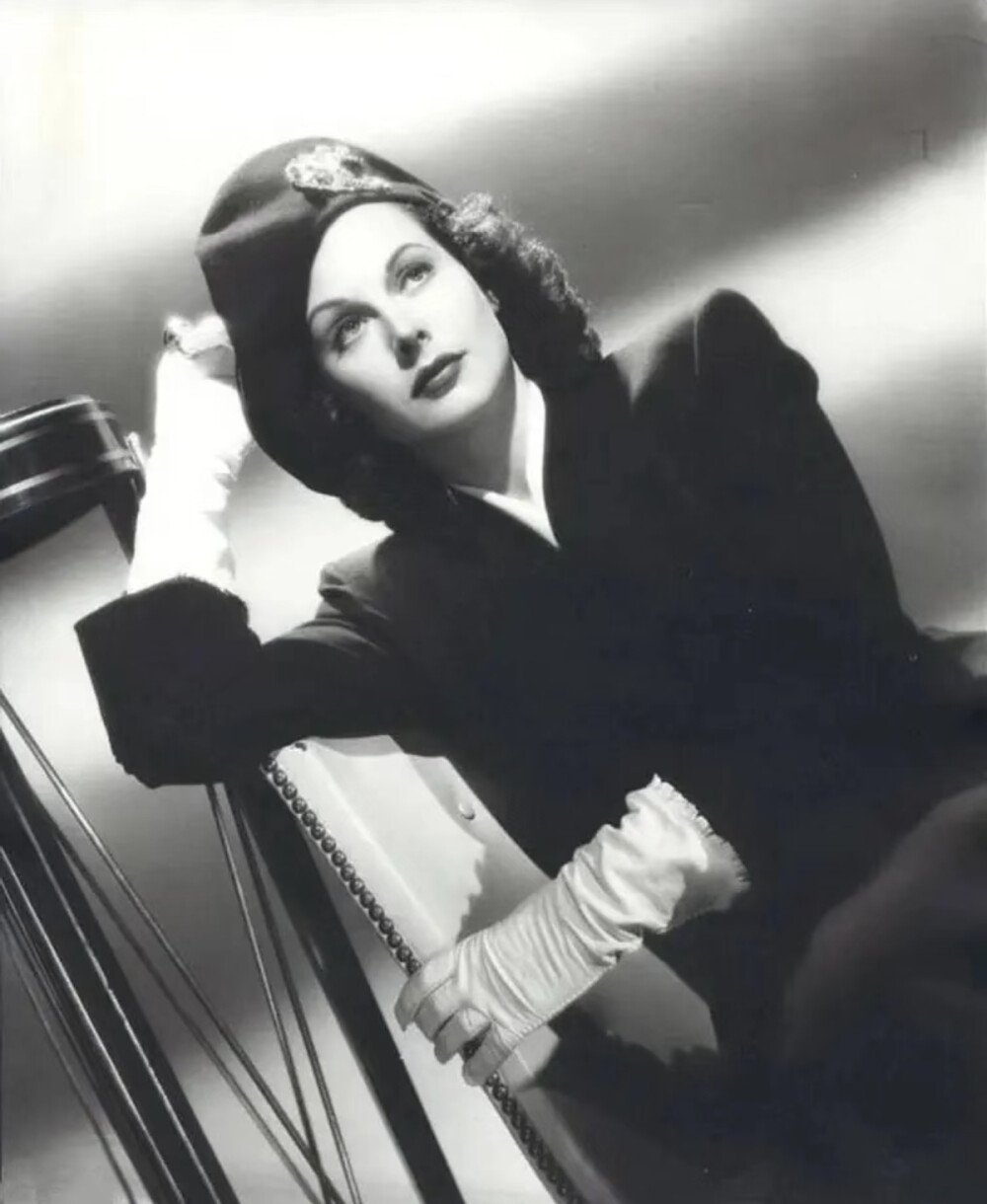 1947年，海蒂·拉玛在电影《蒙羞的女士》幕后剧照