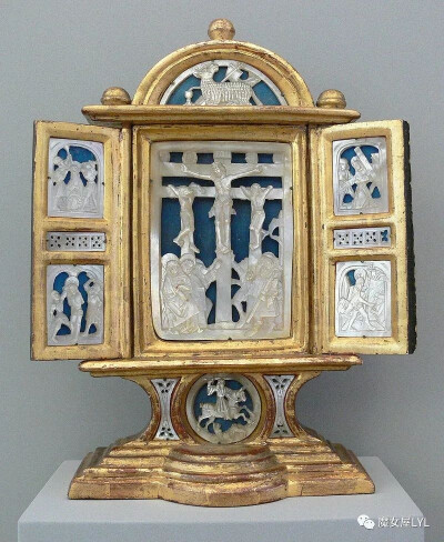 祭坛装饰品，约公元1520年，大量使用珍珠母雕刻品。