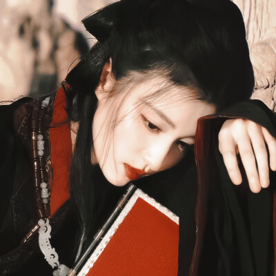 一刹那栩栩缕影浮光映宫阙
王楚然