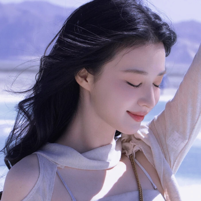 我不断漂泊，
因为我害怕一颗被囚禁的心
终于，我来到这一带长年积雨的森林。