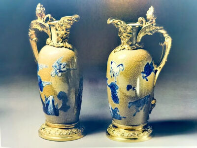 两只花瓶，镶嵌法国镀金青铜附件。花瓶：康熙年间，金属附件：18世纪后期或19世纪，V&A藏
