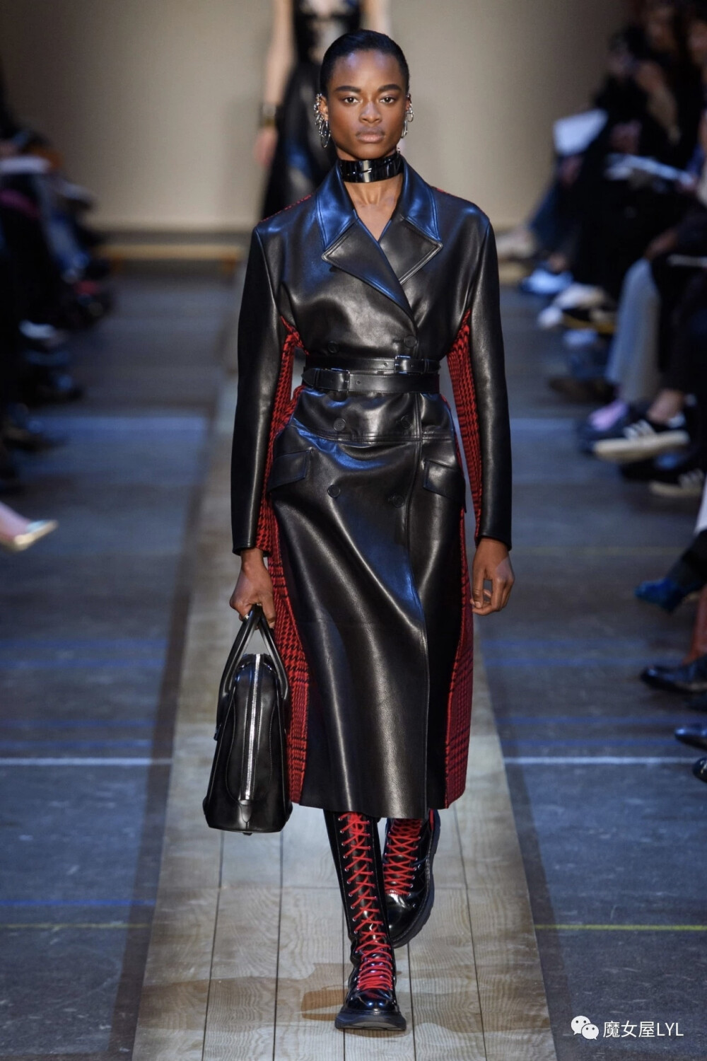 一双马丁靴，徒步走天涯——Alexander McQueen 2019年秋季成衣