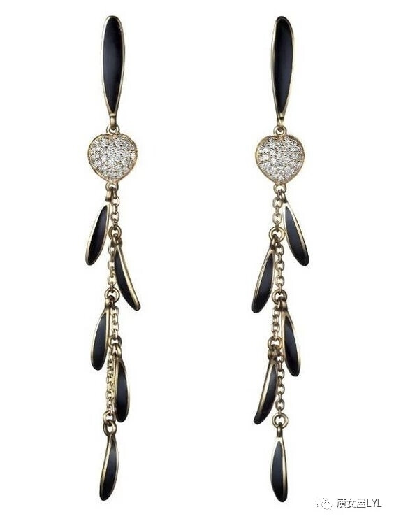 Alexander Arne是一个独特的工作室，创造了一种全新的高级珠宝语言。 两个世纪以来，亚历山大·阿尔纳（Alexander Arne）之家一直具有打造高级珠宝的根源——来自圣彼得堡的珠宝商Victor Arne与著名的Carl Faberge（法贝热）建立了密切的合作伙伴关系。Arne的珠宝独特之处在于他们使用传统和创新的珐琅技术，参与到各种专业项目：从定制的高级珠宝和礼品到设计华丽的家庭珠宝套装。