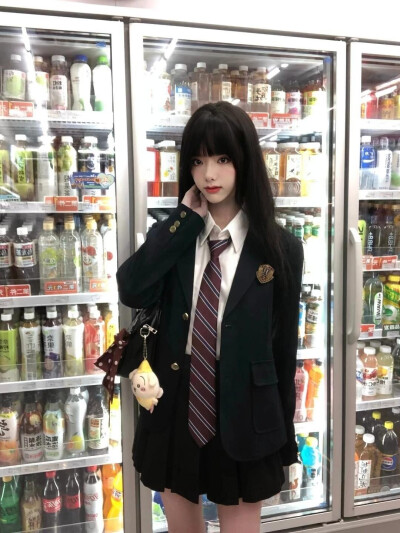 女孩我的故事因为你而展开