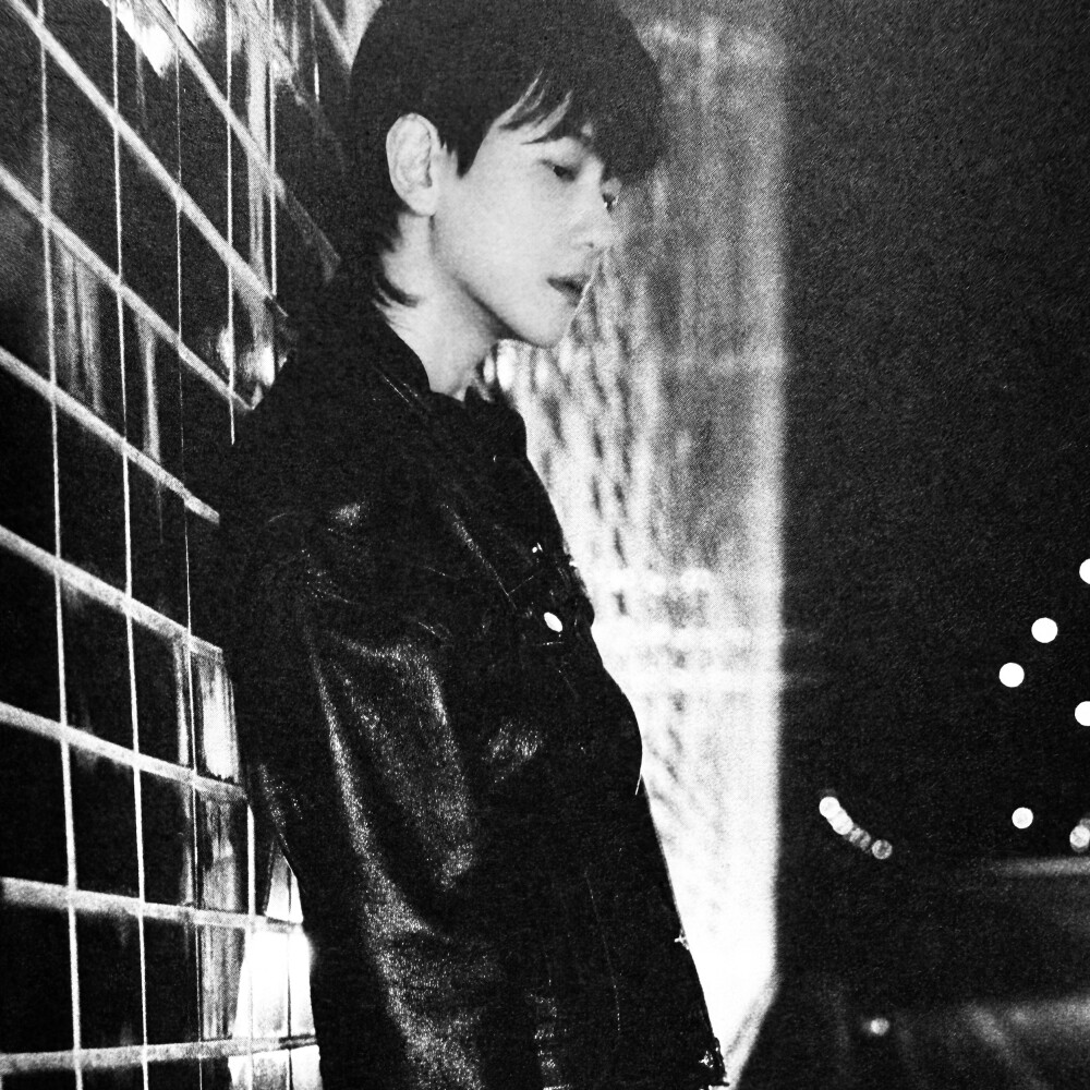 被你拒之门外的不是我的爱抚
而是我亟待倾诉的衷肠
