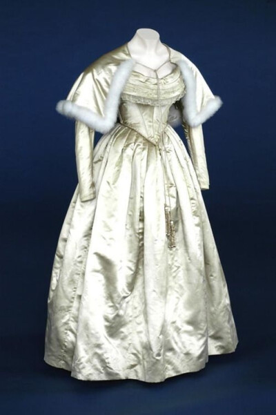 Wedding dress, 1840 England, the Bowes Museum