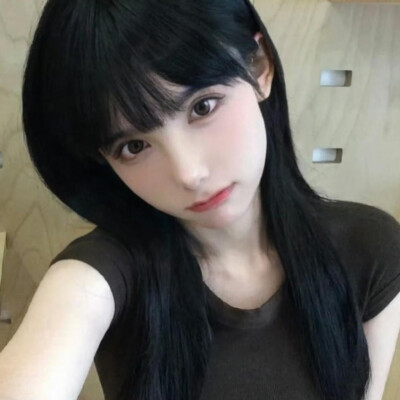 有没有女孩愿意帮我截头像？我把原图发给你，你帮我截成1:1