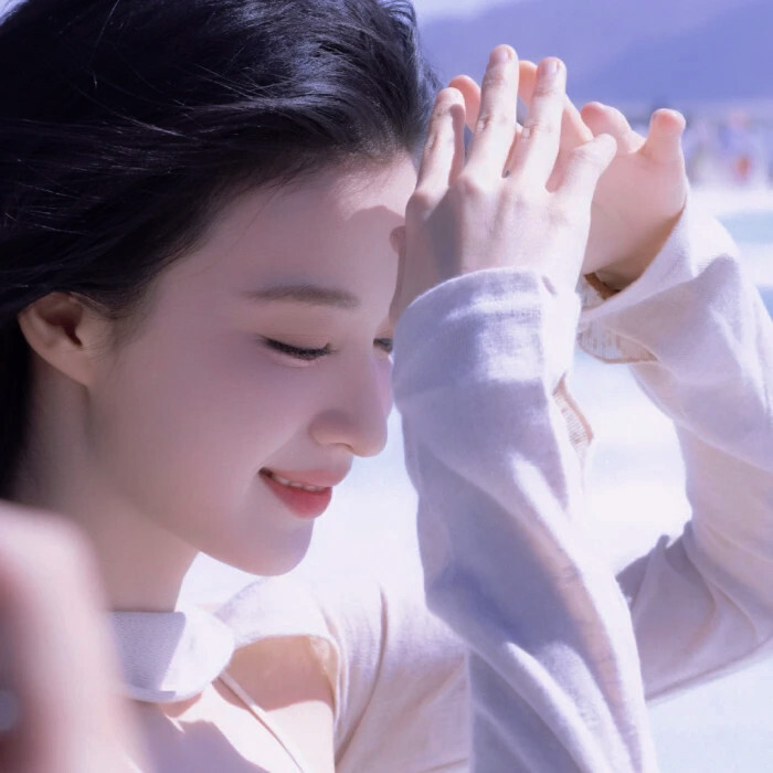 我不断漂泊，
因为我害怕一颗被囚禁的心
终于，我来到这一带长年积雨的森林。