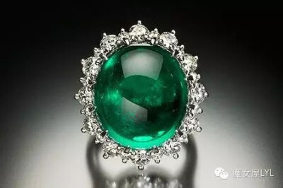 极其珍贵的Art Deco祖母绿戒指，由巴黎卡地亚在1925年制造，祖母绿宝石重达18.62克拉，周围是5.02克拉的钻石。戒指价值1500000美元，由佳士得2014年1月15日拍卖