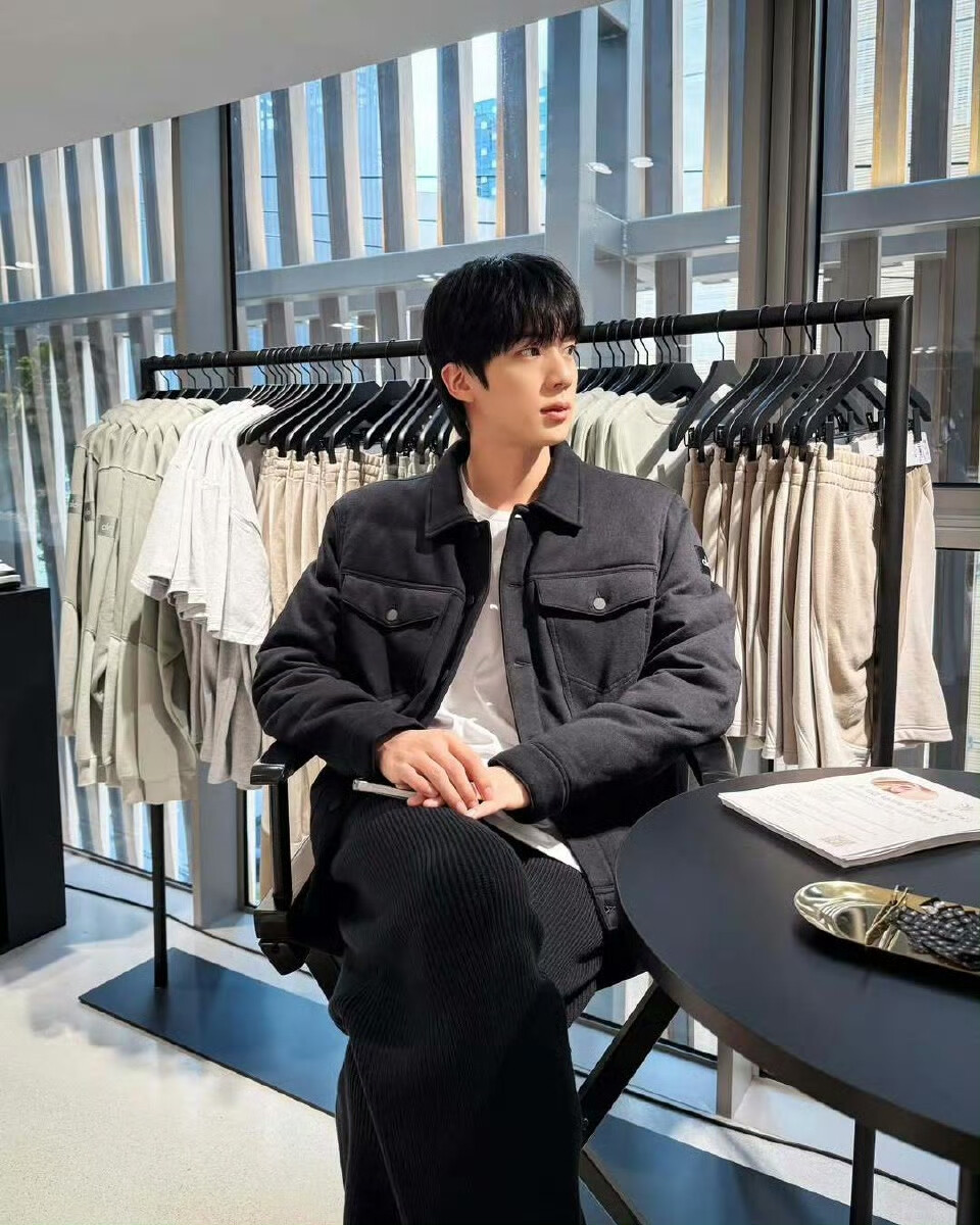 250702
金硕珍更新ins