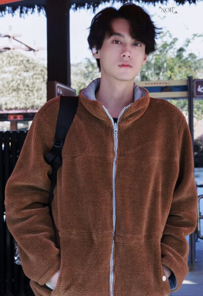 田栩宁