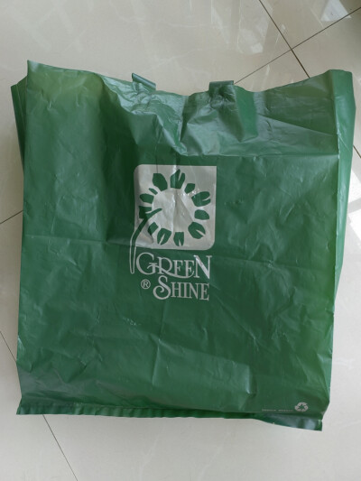 忘记是零几年了，嘉定的某个大超市门口的一个店叫“绿阳工坊”