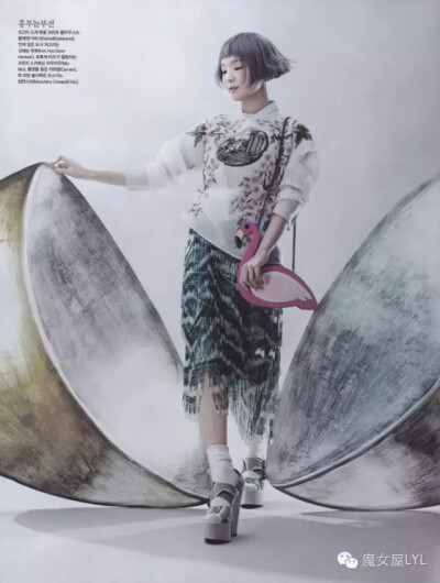 
再来看一套韩国Vogue的时尚摄影，很喜欢这种清新混搭的感觉哦！
Vogue Korea Editorial June 2014 - So Hee Song by Hyea Won Kang

