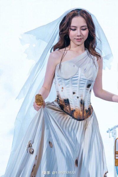 邓紫棋的精美头像。