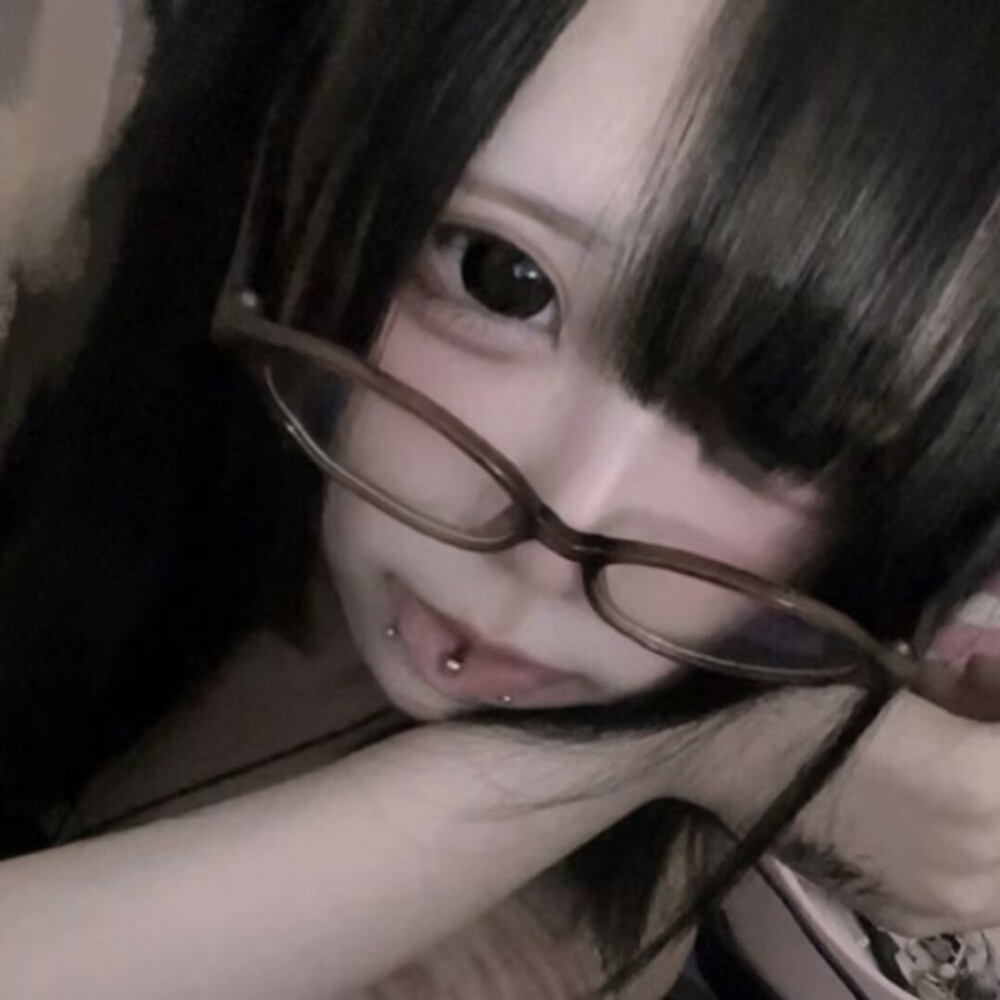 那个女孩留着长长的头发