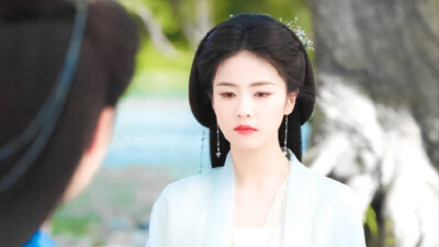 《临江仙》
李青月/花如月（白鹿饰）
白九思（曾舜晞饰）