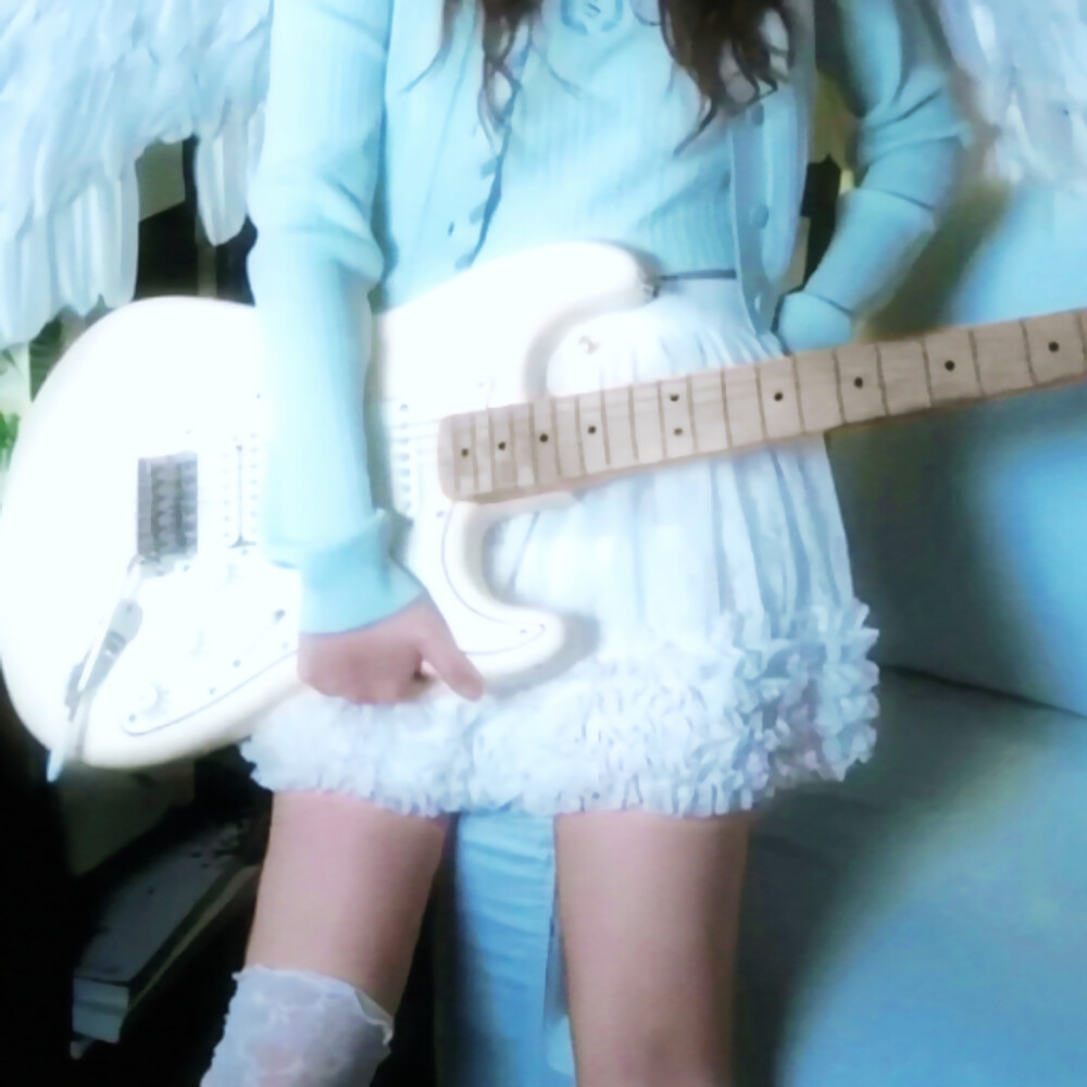 你的瞳孔截停我心底的酸涩雨