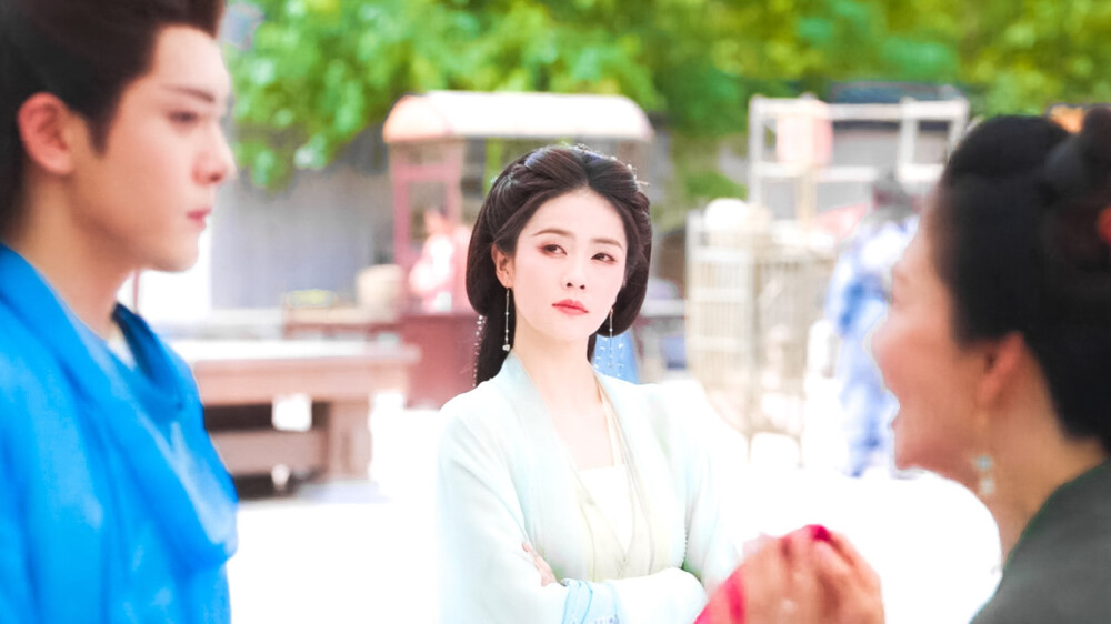 《临江仙》
李青月/花如月（白鹿饰）
白九思（曾舜晞饰）