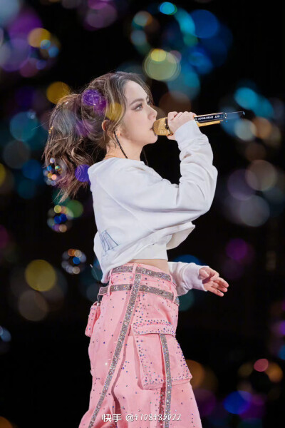 邓紫棋的精美头像。