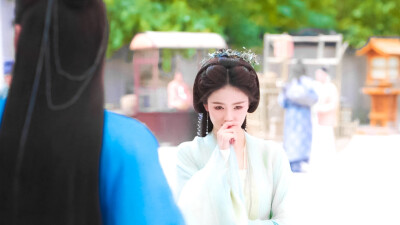 《临江仙》
李青月/花如月（白鹿饰）
白九思（曾舜晞饰）