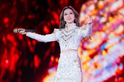 邓紫棋的精美头像。