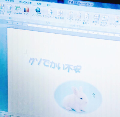 “风穿过玻璃幕墙时，把下午三点的阳光染成了雾蓝，连指尖划过的空气都带着薄荷味的凉.”
原图cr季厌