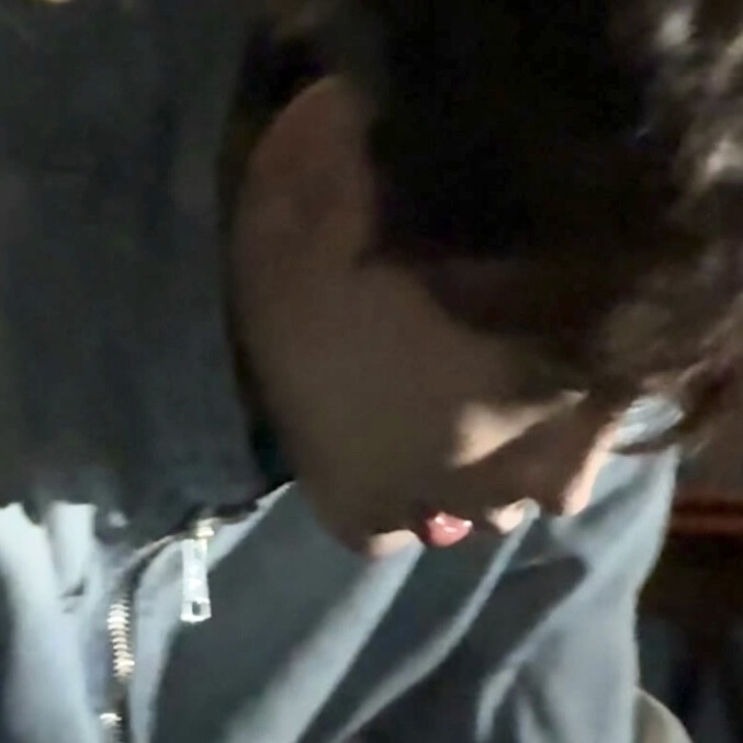 听着你一小段一小段把歌唱完