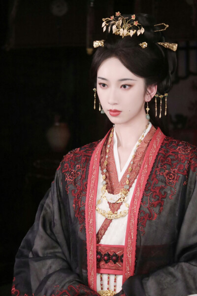 桃花映江山 孟蓁蓁