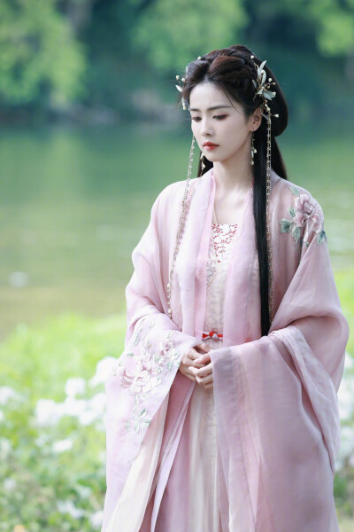临江仙 花如月