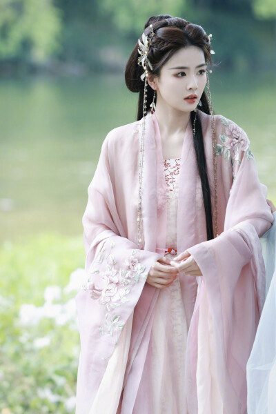 临江仙 花如月