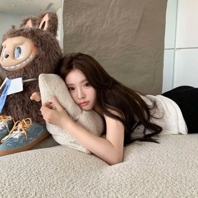 女