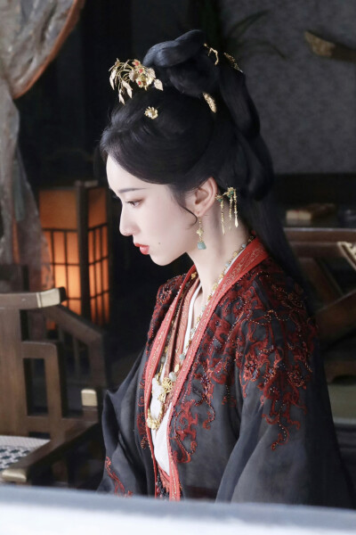 桃花映江山 孟蓁蓁
