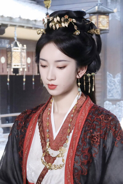 桃花映江山 孟蓁蓁