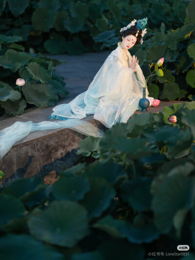 汉服，图源水印