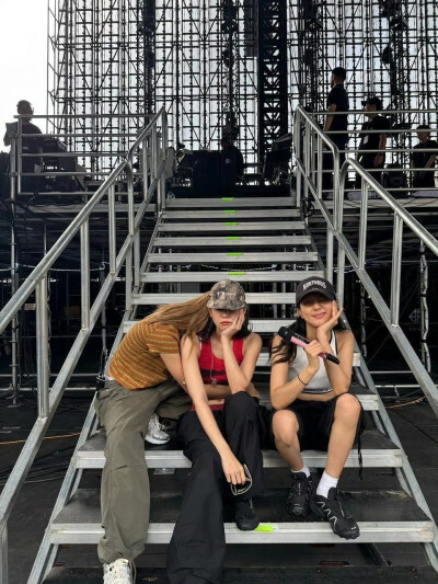 cr.BLACKPINK__AREA